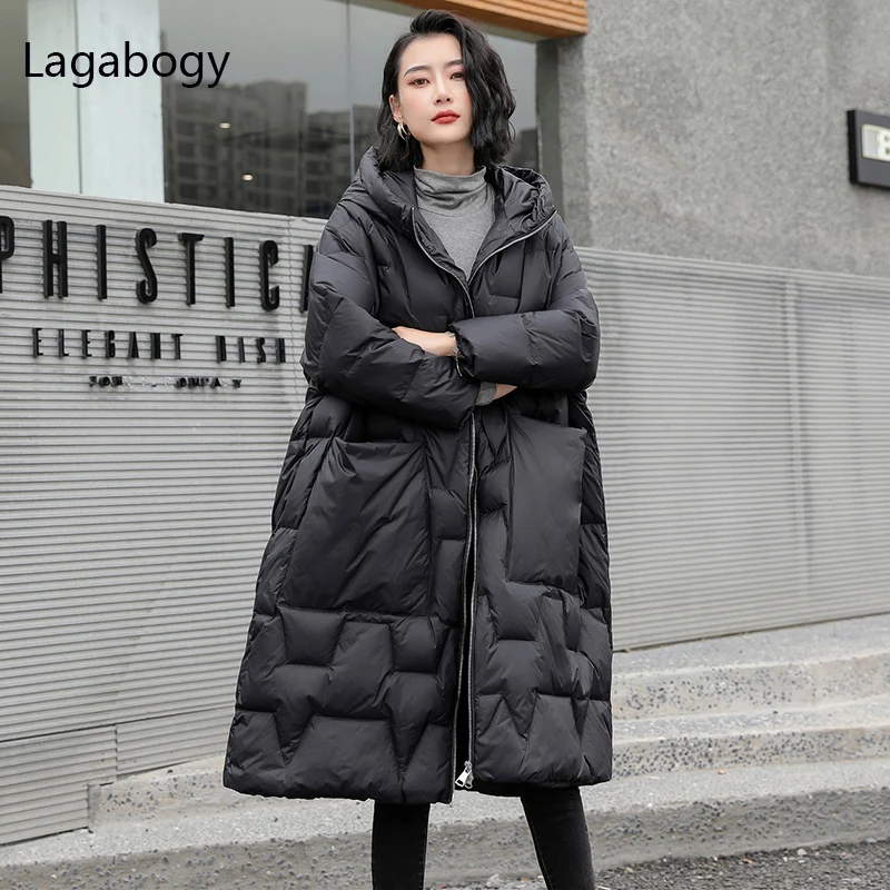 Lagabogy 2025 جديد الشتاء النساء كبيرة الحجم طويلة 90% الأبيض بطة أسفل سترة الإناث مقنعين سميكة الدافئة جيب غير رسمي سترات الثلوج معطف