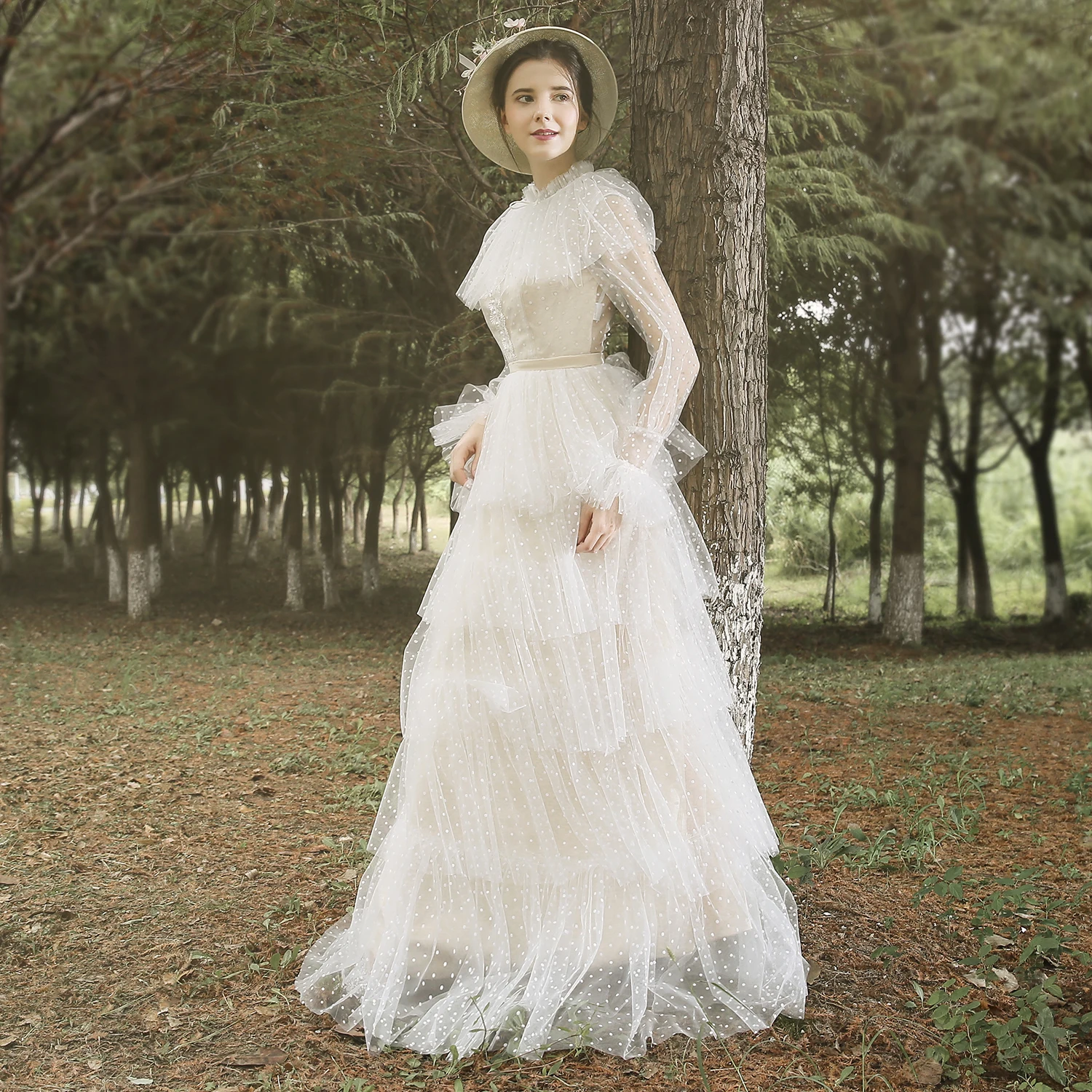 Abito da sposa a maniche lunghe a pois a maniche lunghe abito da sposa in Tulle a strati musulmano Vintage a collo alto con applicazioni a strati retrò su misura