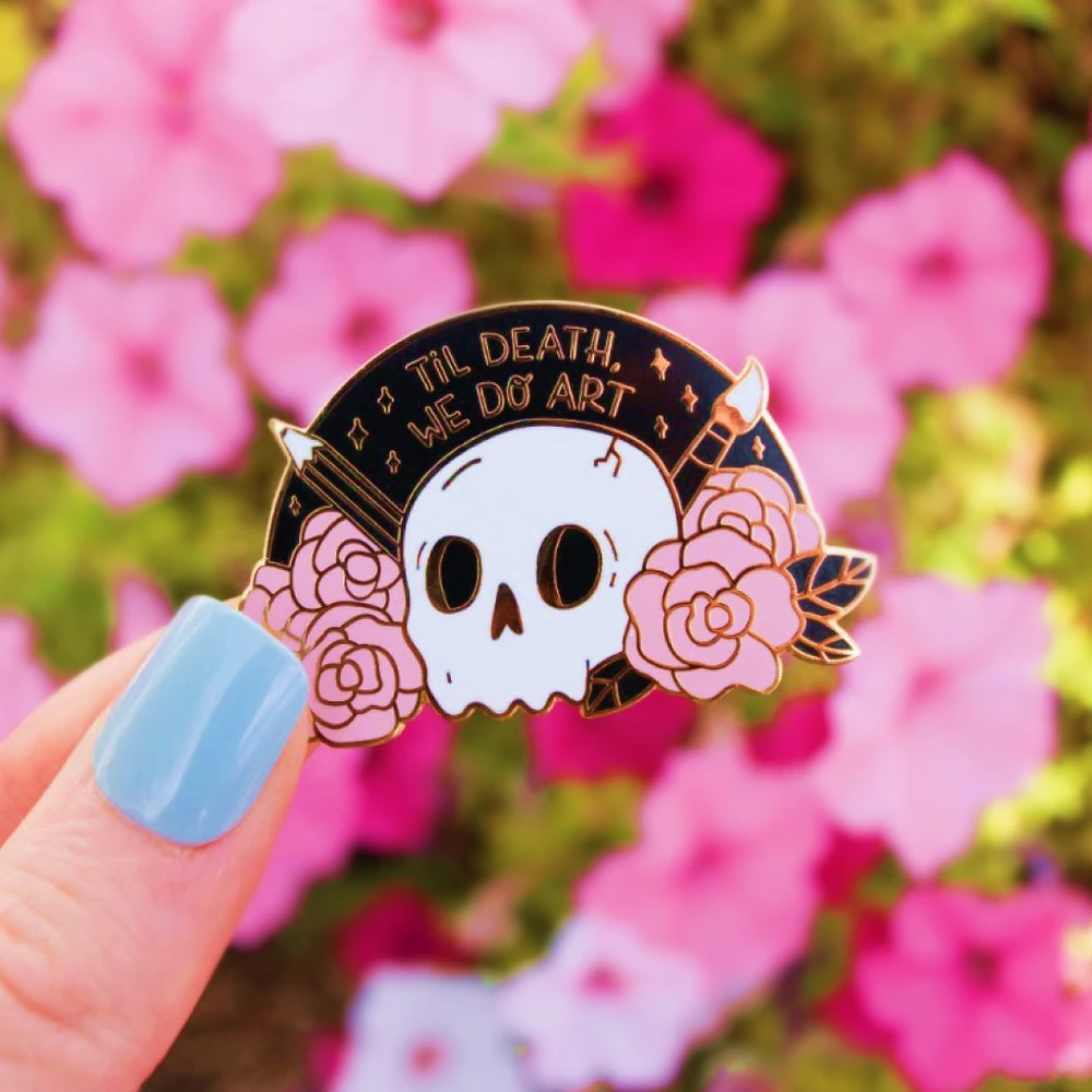 

Til Death We Do Art Hard Enamel Pin Gothic Pink Skull Flowers Medal Punk Rose Cranium Brooch Backpack Pins Decor Halloween Gift