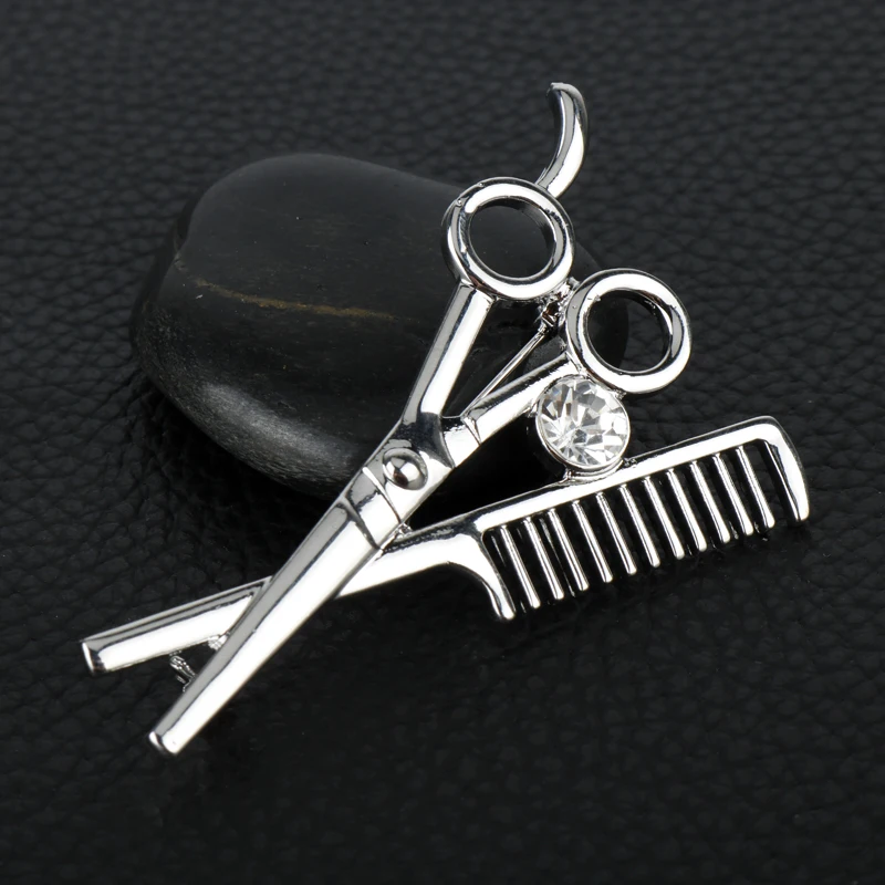 Badge Brooch Pins 3D Barber Shop Pole Shape Brooches 3Colors Crystal Razor Scissors Enamel Pin Cute Hairdresser Deco Accessories