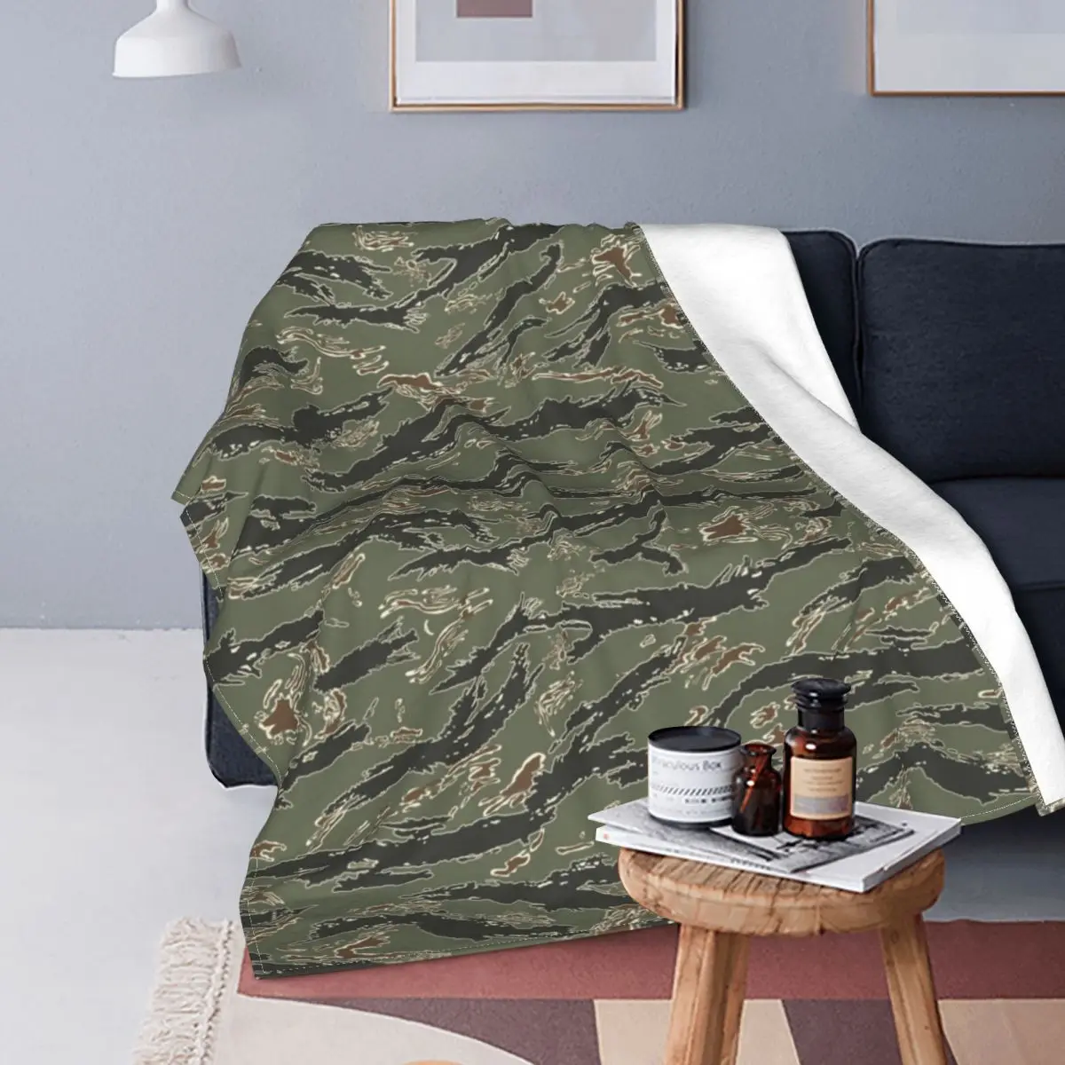 Tiger Stripe Camouflage Blanket Flannel Spring/Autumn Army Military Camo Thin Throw Blanket for Bedding Plush Thin Quilt