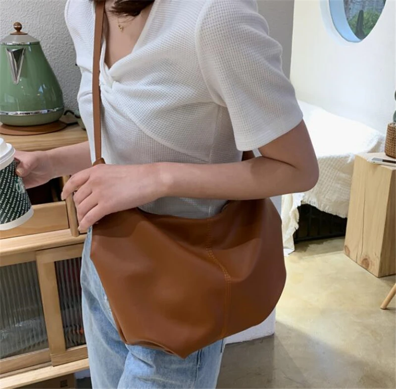 

Fashion PU Leather Shoulder Bag for Women Large Capacity Crossbody Bag Simple Solid Color Dumpling Bag Travel Handbag Lady Totes