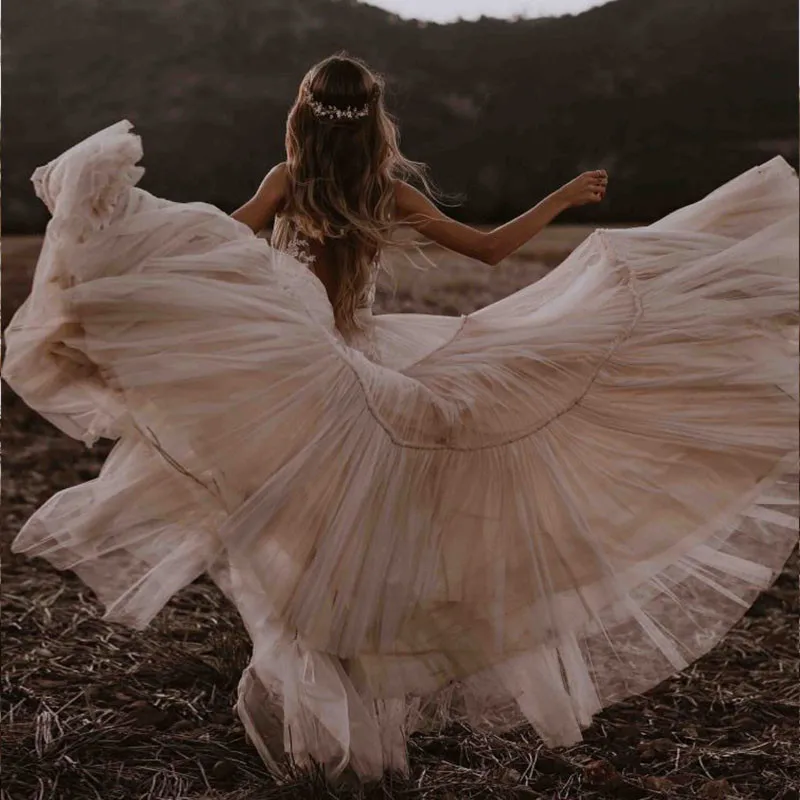 Vestidos De novia bohemios con cuello en V profundo, sin mangas, con volantes De tul, color champán, estilo campestre