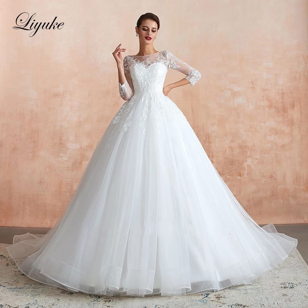 

Liyuke Scoop Neckline Beautiful Tulle A Line Wedding Dress With Button Closure Court Train