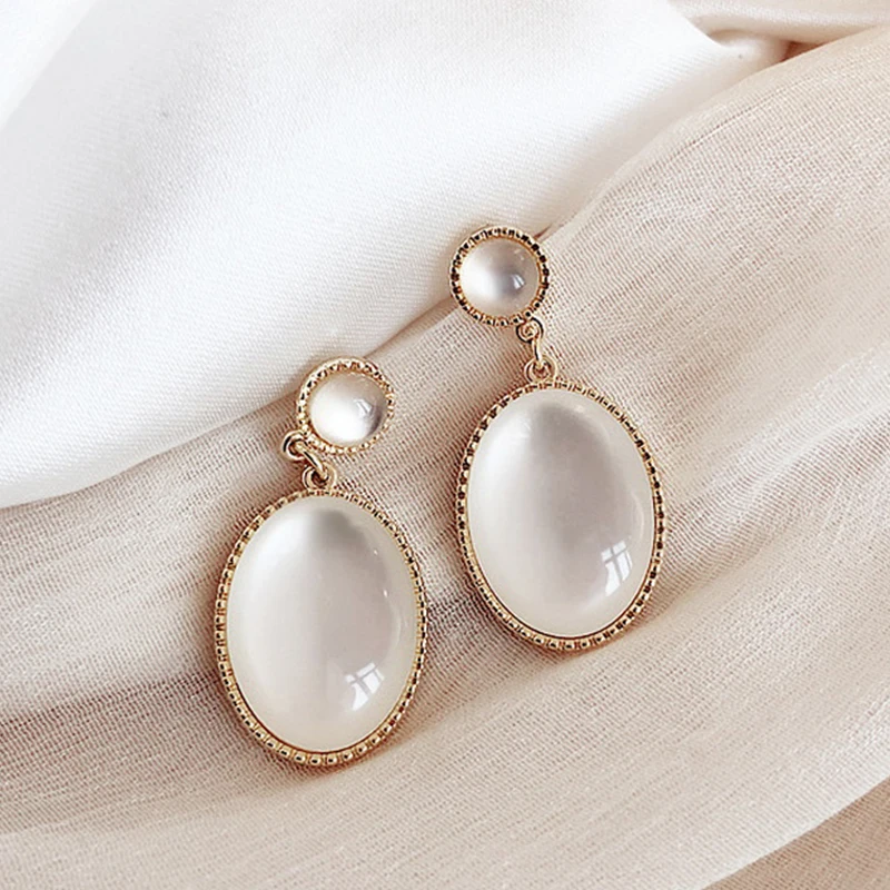 Korea New White Moonlight Cat's Eye Stone Earrings For Women Small Fresh Geometric Eardrop Elegant Ladies Temperament Jewelry