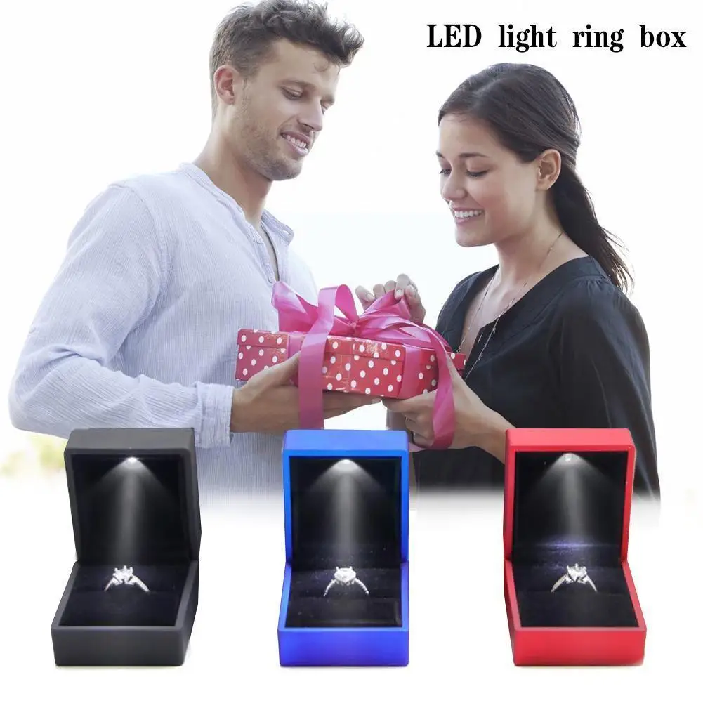 קופסת תכשיטים רציניים עם נורה LED – המפתח למסירה מושלמת של תכשיטים יוקרתיים