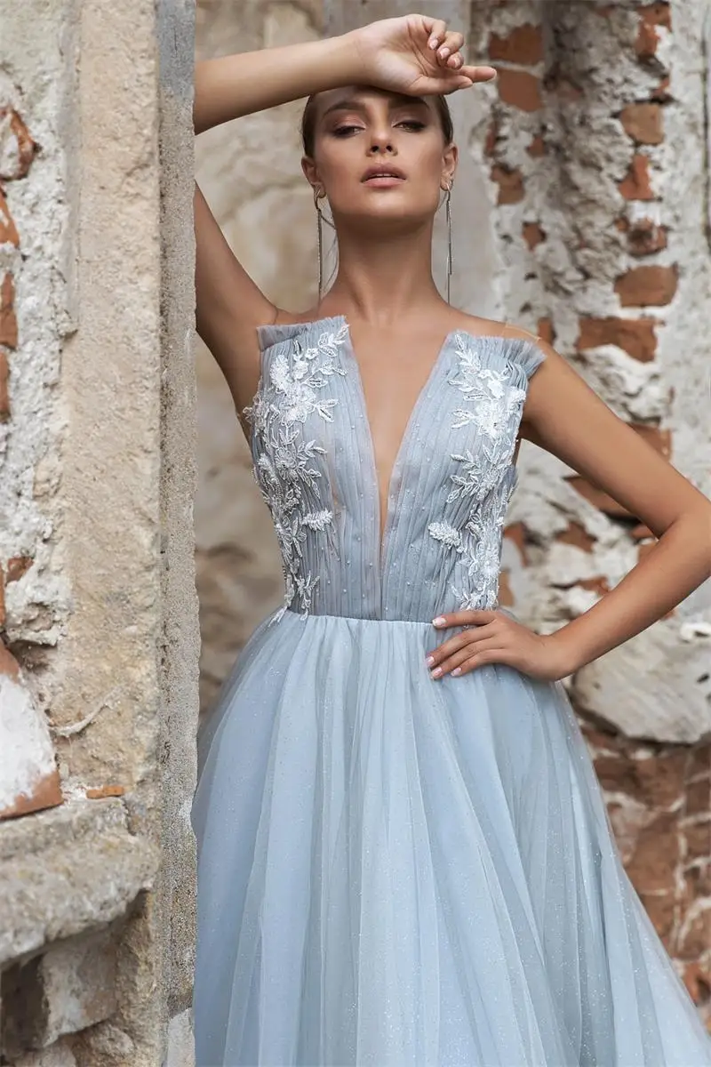 Glitter Stoffige Blauwe Trouwjurken Backless Kant Applicaties A-lijn Hof Train Sleeveless V-hals Prinses Bridal Partij Jassen Nieuwe