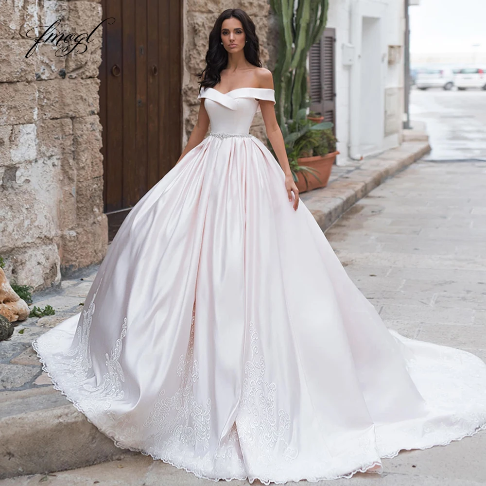

Fmogl Sexy Boat Neck Matte Satin Ball Gown Wedding Dresses Luxury Appliques Beaded Sashes Court Train Vintage Bridal Gowns