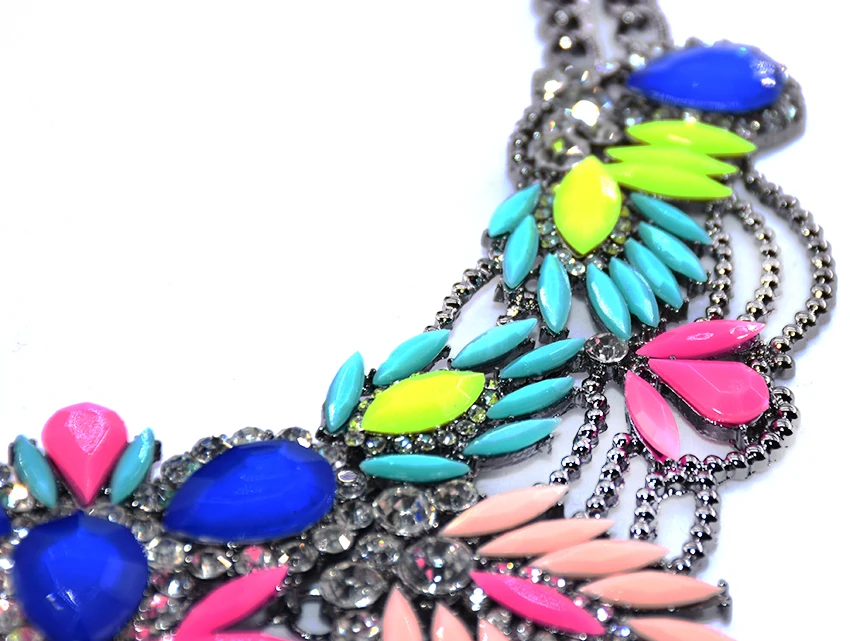 2024 New Fashion Indian Ethnic Statement Large Collar Choker Necklace Women Multicolor Acrylic Crystal Shourouk Necklace Jewelry