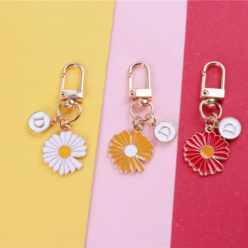 Cute Little Daisy Flower Keychain Fashion Korean Keychains Women Girl Alphabet Letter Bag Keyring Pendant Headphone Case Jewelry