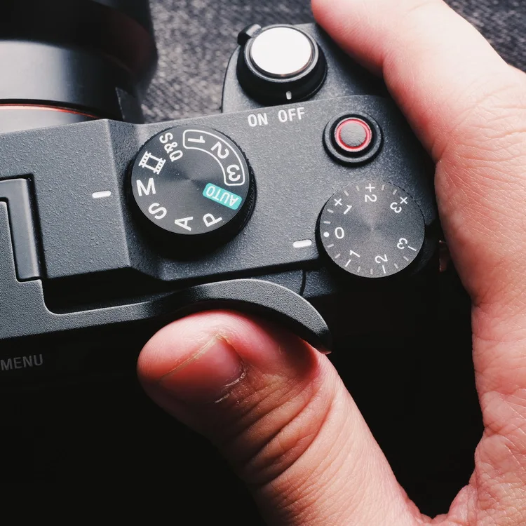 Daumen-UP-Daumenauflage, Daumengriff mit Aufkleber aus echtem Leder für Sony A7C A7CII A7CR