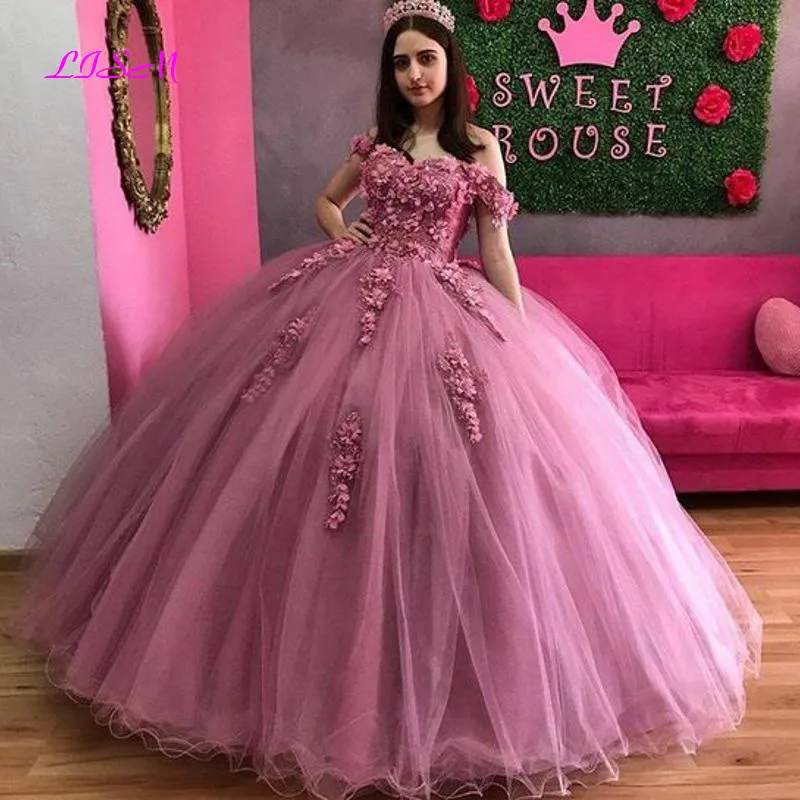 Lệch Vai Dài Quinceanera Áo 3D Appliques Người Yêu Ngọt Ngào 16 Xòe Công Chúa Đầm Voan Dự Tiệc Trang Trọng Đồ Bầu