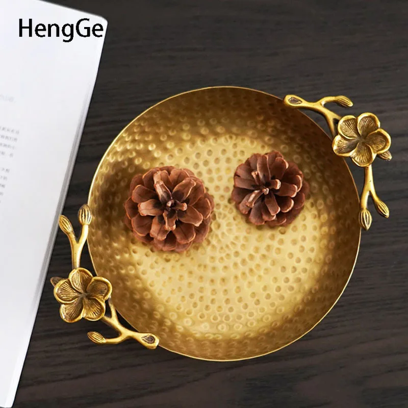 

American Hammer Texture Brass Trays Decorative Retro Plum Bossom Modeling Handle Home Fruit Plate Candy Plate Jewelry Organizer