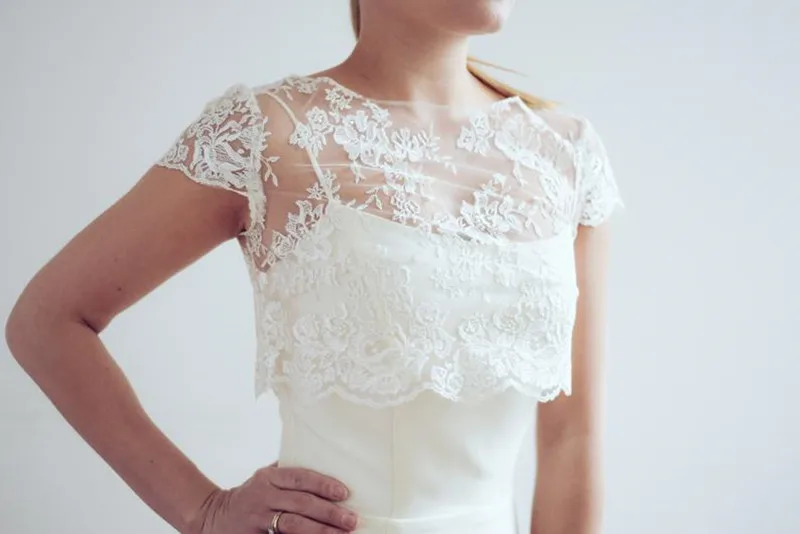 2020 New Wedding Jacket Capped Sleeve Beads Appliques Lace White Ivory See Through Short Bridal Bolero Jackets Top Wedding Wrap