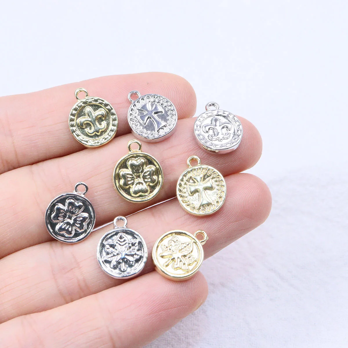 Eruifa 20pcs 10mm Wholesell Pretty Flower Coin Zinc Alloy Necklace Earrings Fashion Jewelry Handmade DIY Charms Pendant 2 Colors