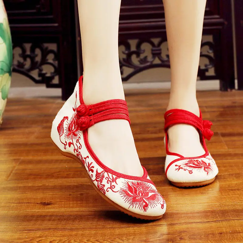 Spring Autumn Old Beijing Embroidered Shoes Women Retro Ethnic Hanfu Chinese Style Cloth Shoes Square Dance Lona Elegant Woman