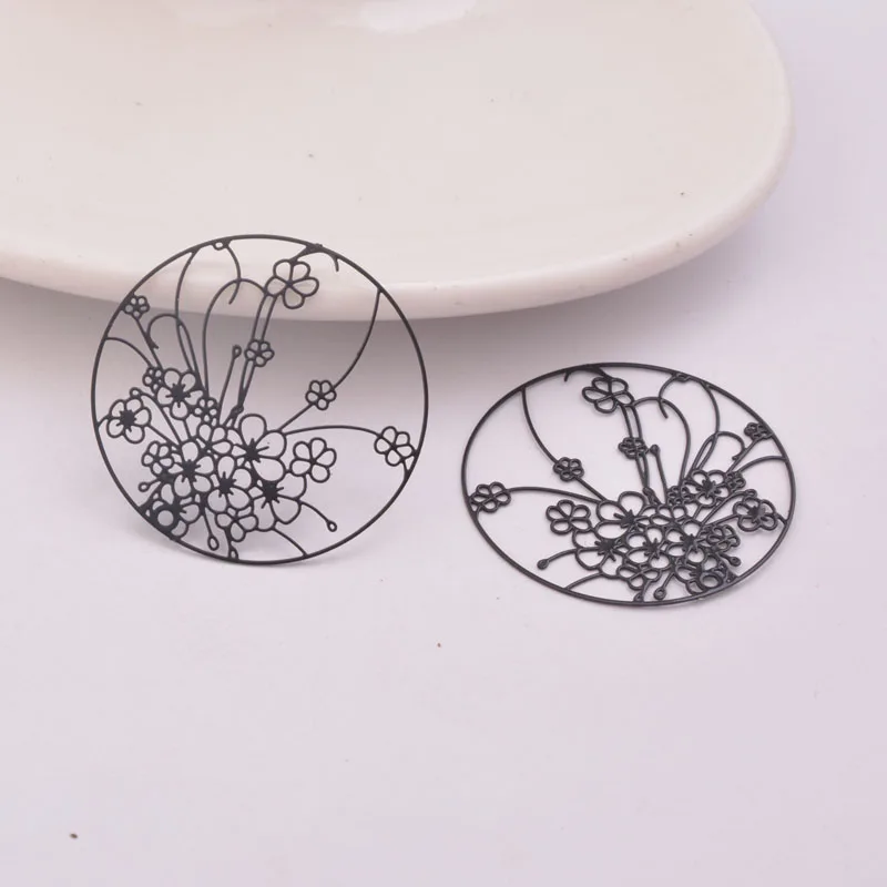 30 Stück AB4140 30mm bemalte Blumenanhänger, filigrane Wasserzeichen-Anhänger, Metall-Messing-Schmuckzubehör für Ohrringe – Detail 4