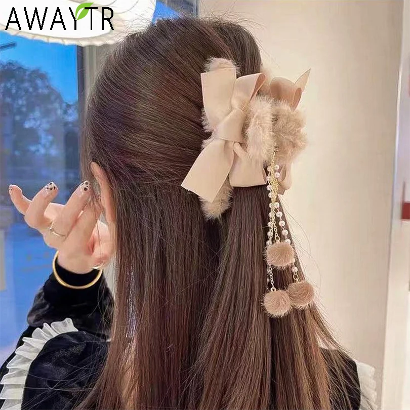 Pinzas para el pelo con borlas y perlas para mujer, accesorio para el cabello, elegante, con lazo, de piel sintética, largo, de felpa