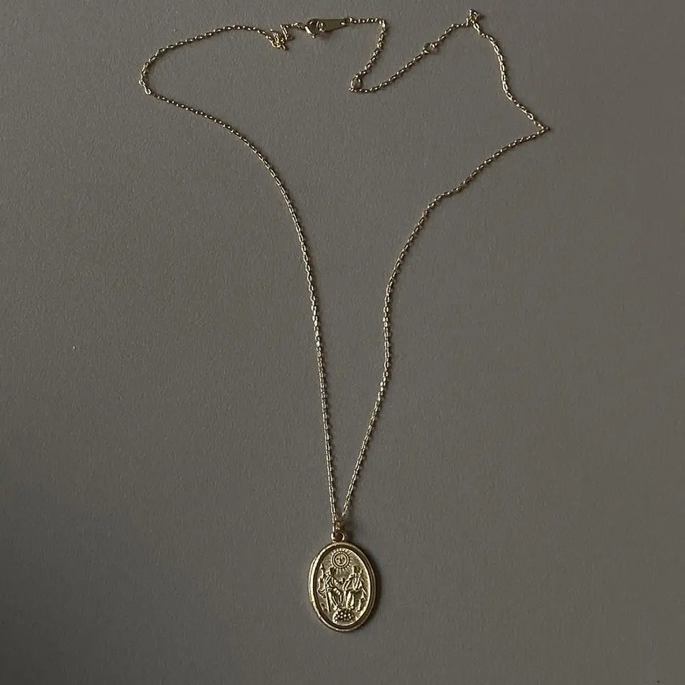 Roman Authentic 925 Sterling silver gold SUN Queen letters engraved personality Oval Coin Pendant Necklace Charms  C-B710