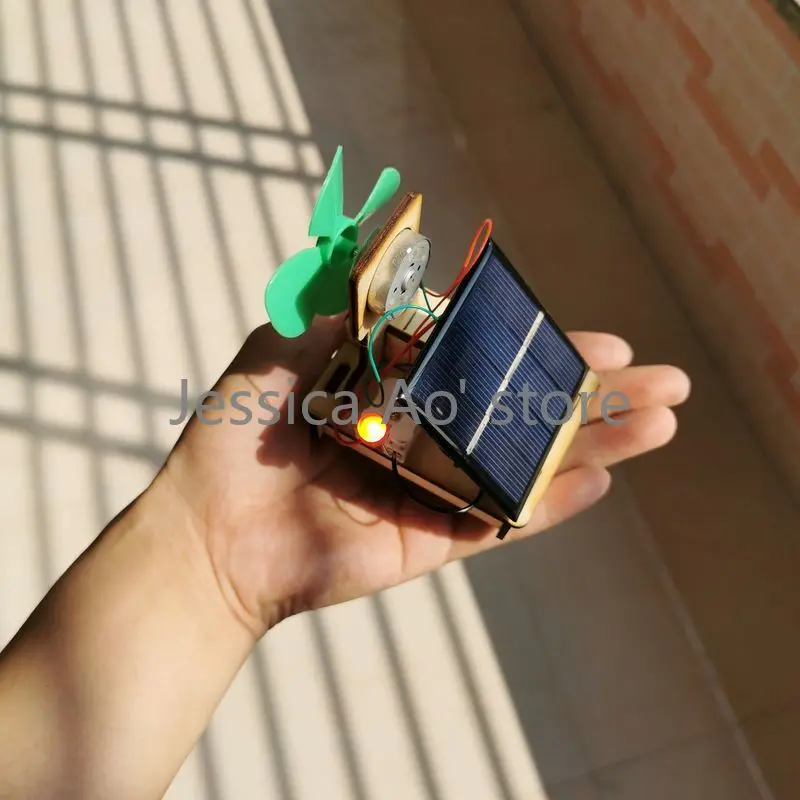 Kipas Angin Tenaga Surya Kecil Generator Tenaga Angin Tenaga Surya Penemuan Kreatif Siswa Model DIY Pekerjaan Tangan