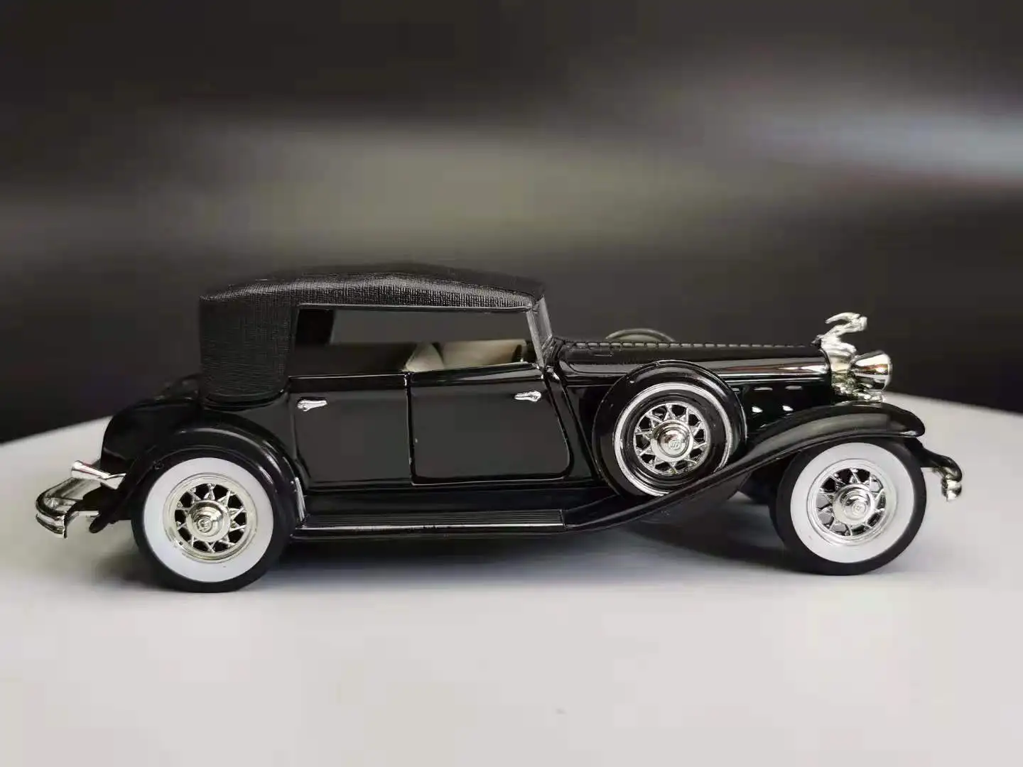 1:32 Scale American Luxury Cars 1932 CHRYSLER LEBARON Classic Car Model Metal Die-Cast Simulation Toy Vehicle Collection Gift