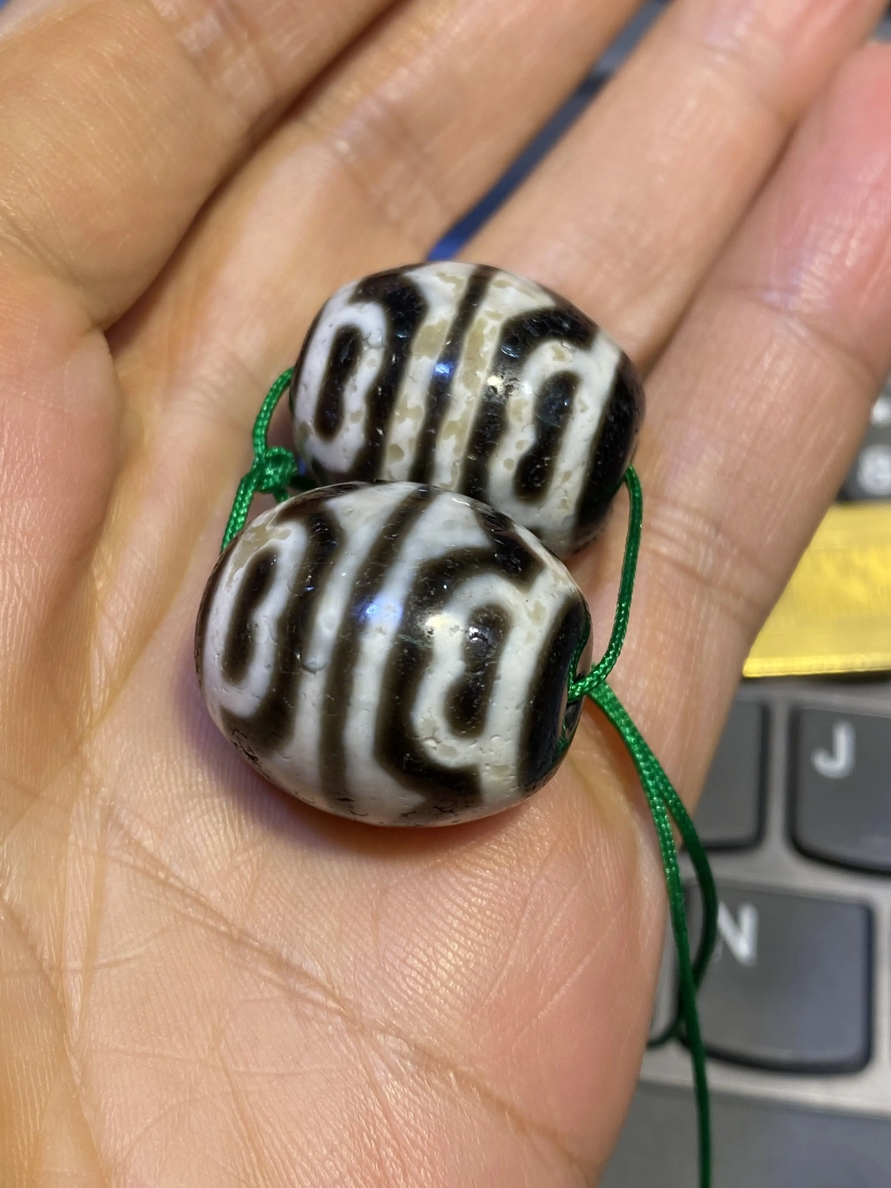 

LKbrother Talisman Treasure A Pair of Ultra Energy Tibetan Old Agate Lotus Base Tiger Tooth Daluo dZi Bead Pendant Totem