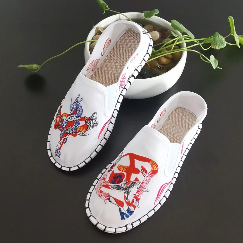 Classic Embroidered Casual Shoes Women Flats Shoes Fashion Slip On Women Canvas Loafers Shoes Chinese Ethnic Couple Cloth Shoes