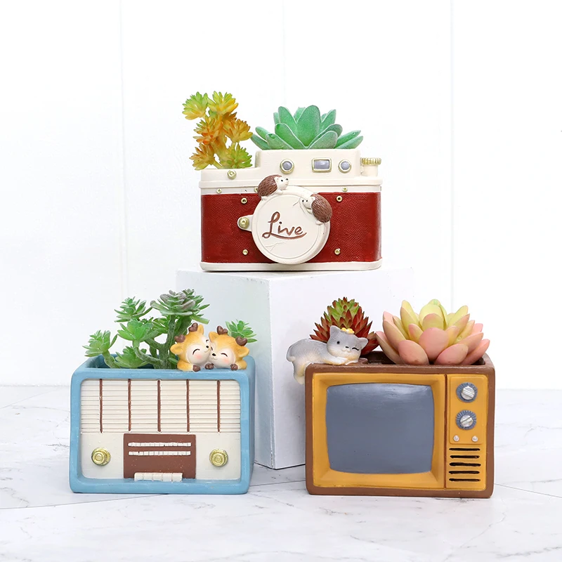 

Roogo Resin Figurine Retro Style Old Stuff TV Radio Flower Telephone Planter Home and Garden Decoration Camera Succulent Bonsai