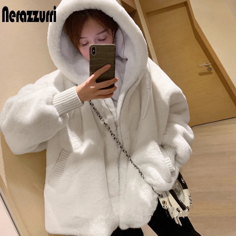 Nerazzurri Winter weiß übergroßen faux pelz jacke frauen mit kapuze raglan sleeve zipper Koreanische mode kleidung für frauen 2021