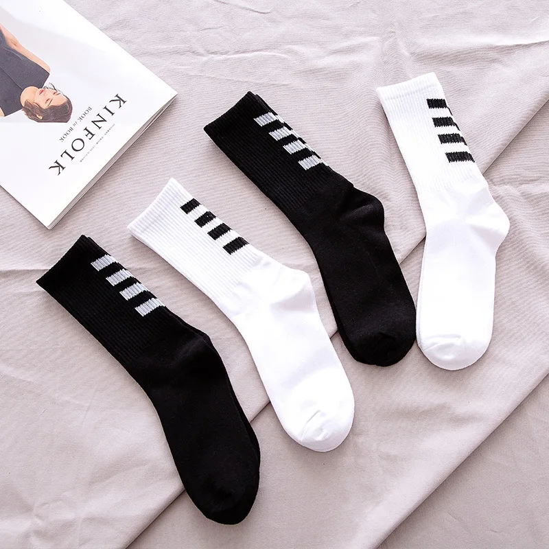 1 Pair Brand New Fashion INS Cotton Black White Stripe Crew Men Socks Sports High Skateboard Blaze Street Happy Long Sox on Sale