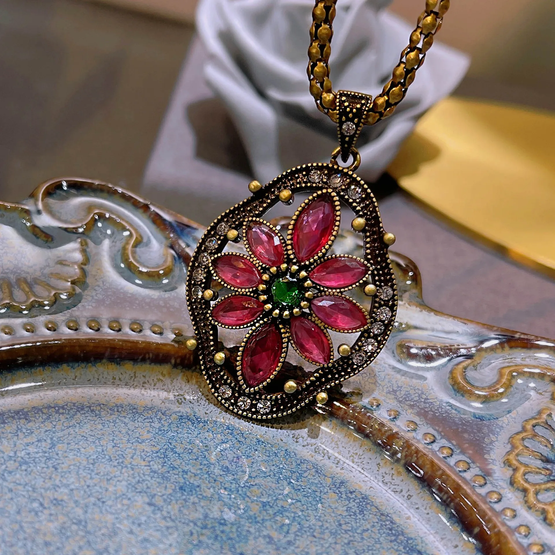 Foydjew European and American Medieval Rococo Style Fashion Flower Jewelry Sets Pendant Necklaces Dangle Earrings For Women