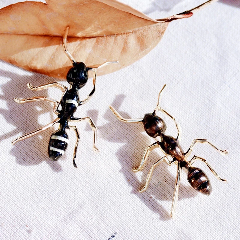 Simple stripe enamel big ant brooch exaggerated insect pin Brooches men and women Western accessories party