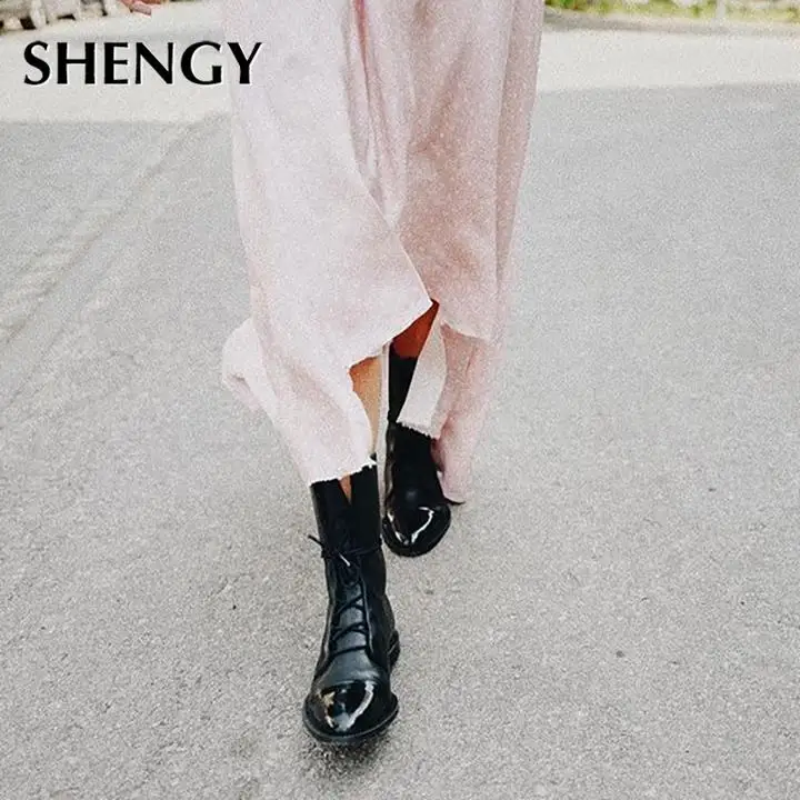 New SHENGY Patent Leather British Style Flat Boots Black Pointed Toe Boots Handsome Motorcycle Boots Women\'s Boots