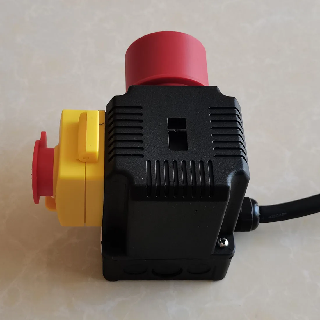 KEDU KOA1L Interruttore elettromagnetico Combinazione europea di prese di commutazione Interruttore a pulsante di arresto di emergenza industriale trifase AC400V