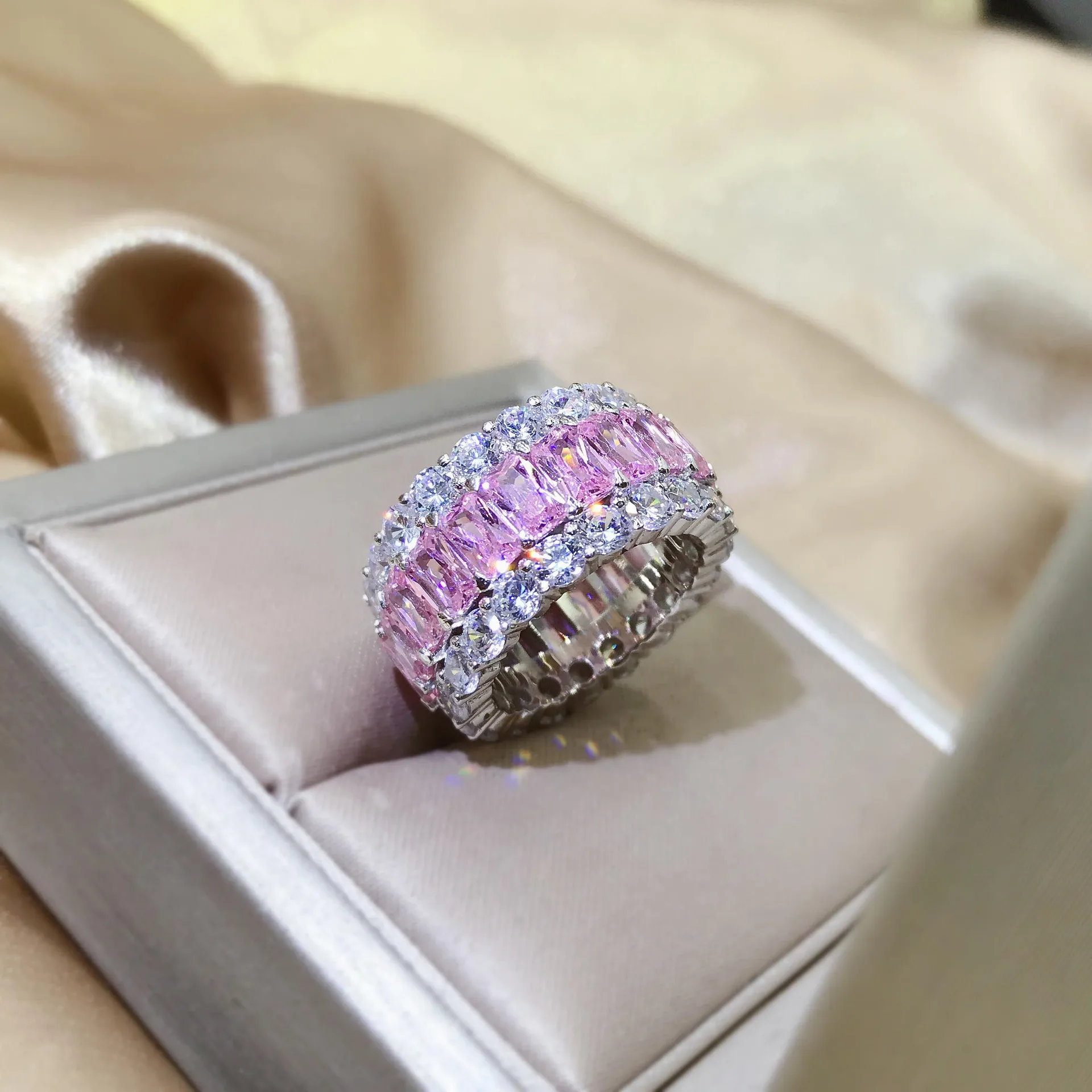 Silver Color Pave Setting Pink Zircon Crystal Wedding Rings for Women Luxury Silver Color Stone Ring Christmas Day Gift