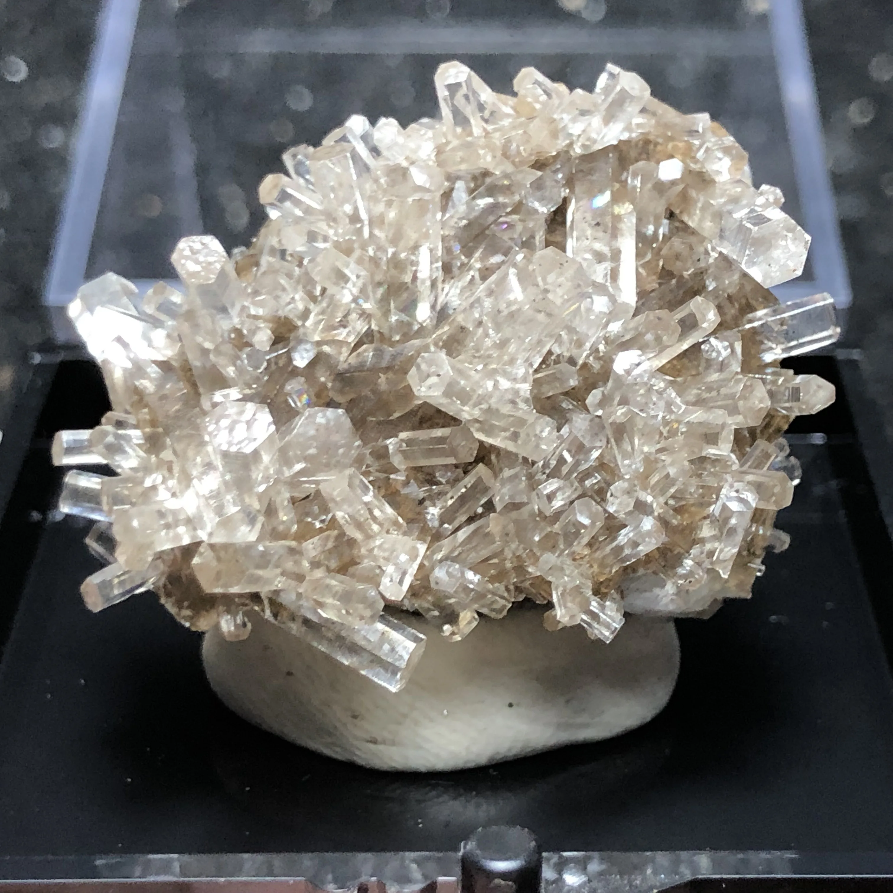 Natural rare columnar Aurora calcite and crystal symbiotic geology teaching collection ornaments home decoration (send box)