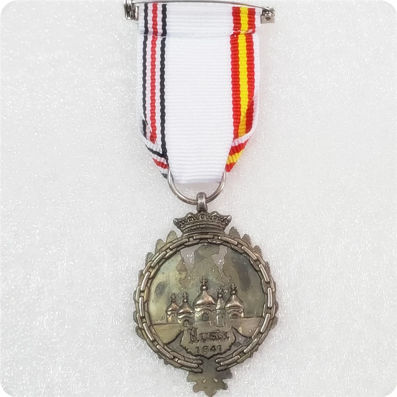 1941 WWII Russia badge With ribbons