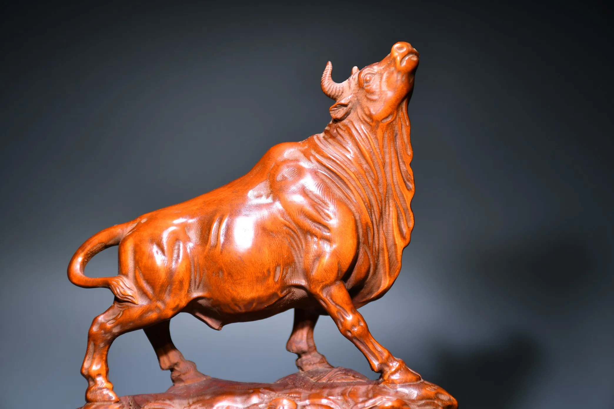 

6"Tibetan Temple Collection Old Small Leaf Boxwood zodiac ox struggle cow Bullish Gather fortune office ornament Town house