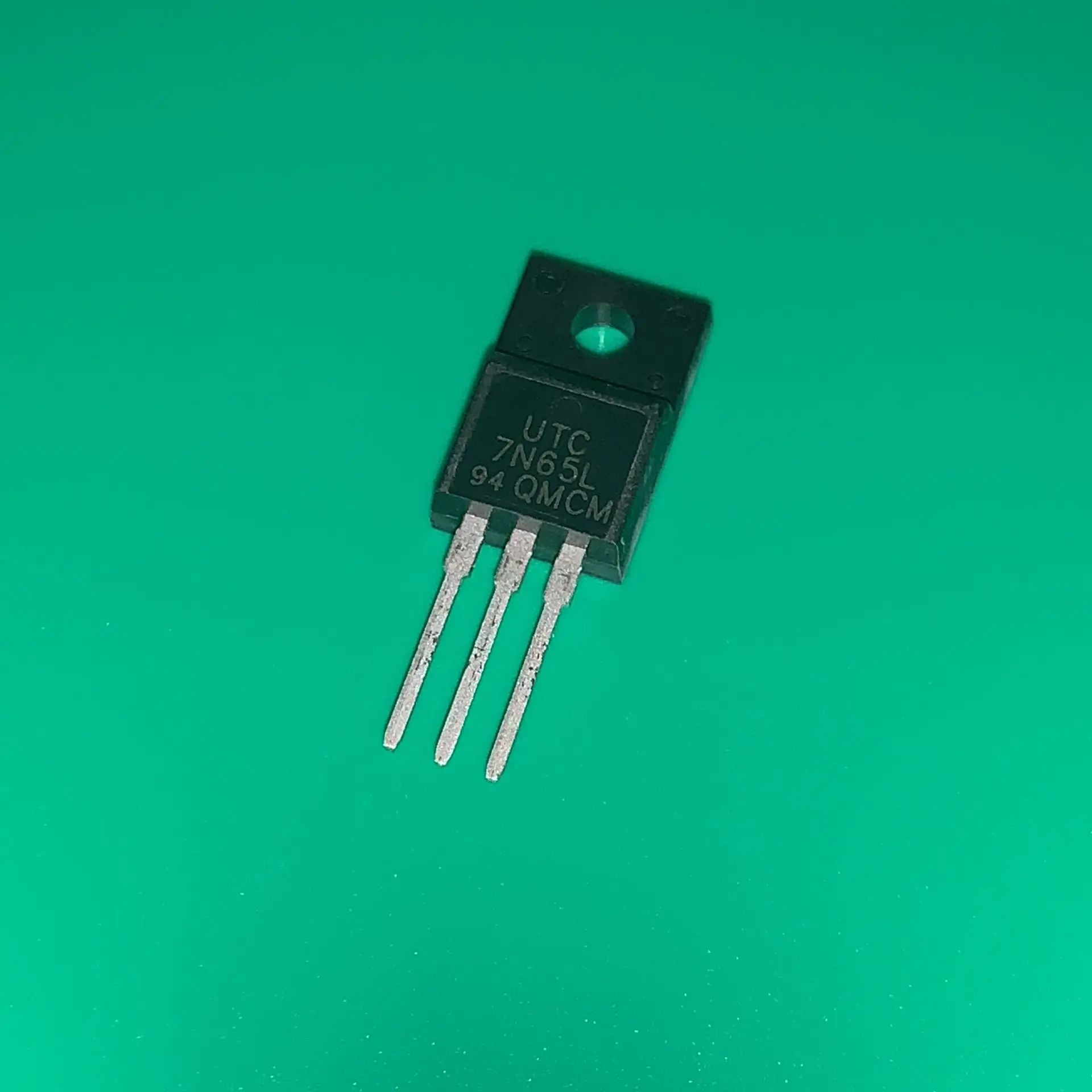 5pcs/lot UTC7N65L 7N65L-TF UTC 7N65L 7N65 TO-220F 7.4A 650V N-CHANNEL POWER MOSFET UTC7N 65L UTC7 N65L UTC7N-65L