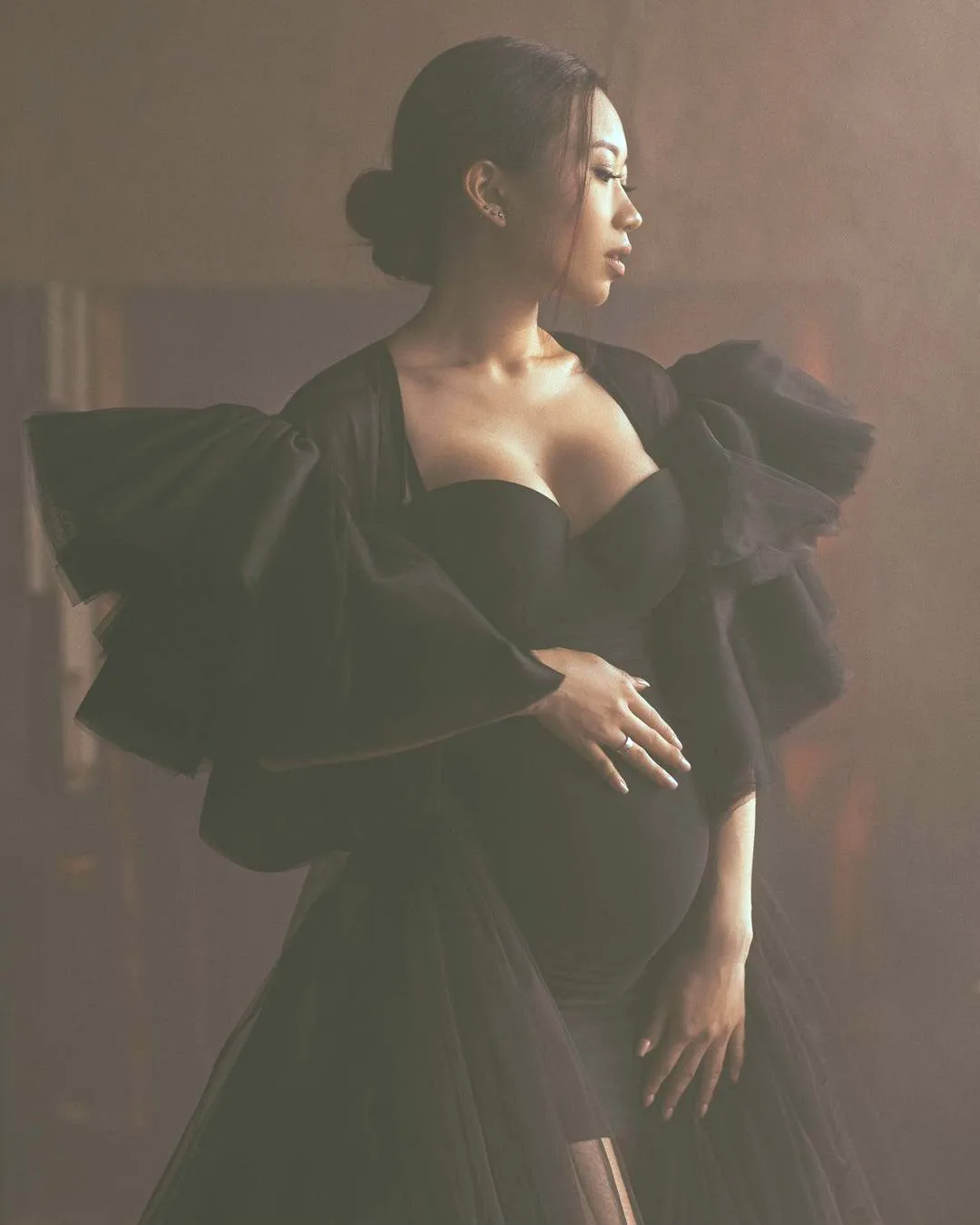 Fashion Pregnant Women Photoshoot Dress Sleepwear Black Tiered Ruffles Long Sleeve Party Evening Gown Bathrobe Nightdress