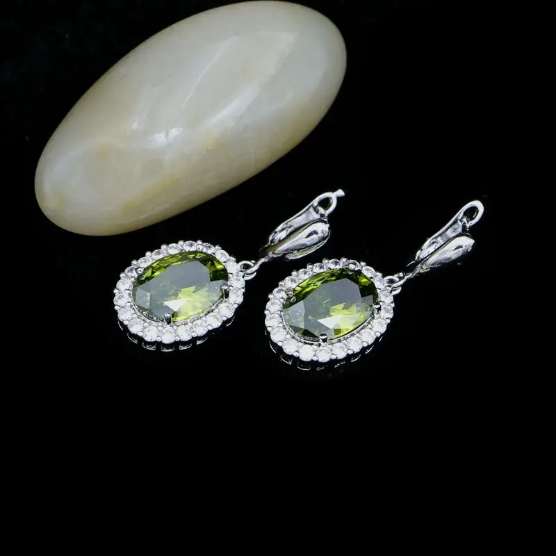 Fashion 925 Sterling Silver Earrings of Olive Green Stone and White Crystal for Bridal Decoration