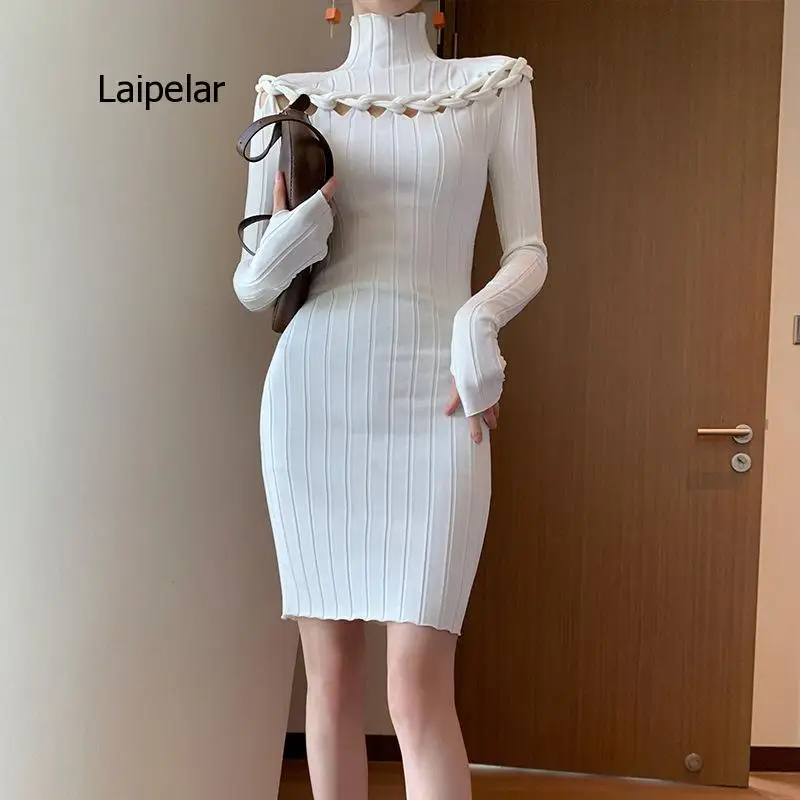 Autumn 2021 New Knitted Twist Dress Black White Elegant and Sexy Mid Length Buttock Dress