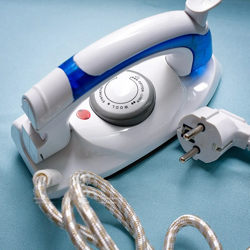 700W 미니 휴대용 접이식 핸드헬드 의류 전기 다리미 여행용 옷 스티머 3단계 베이스 플레이트 온도 조절 기능 포함
