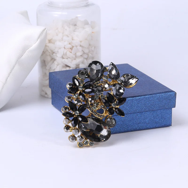 Dmari Luxury Jewelry Classic Crystal Flower Brooches For Female Clothing Party Accessories Specific Design Women Brooch