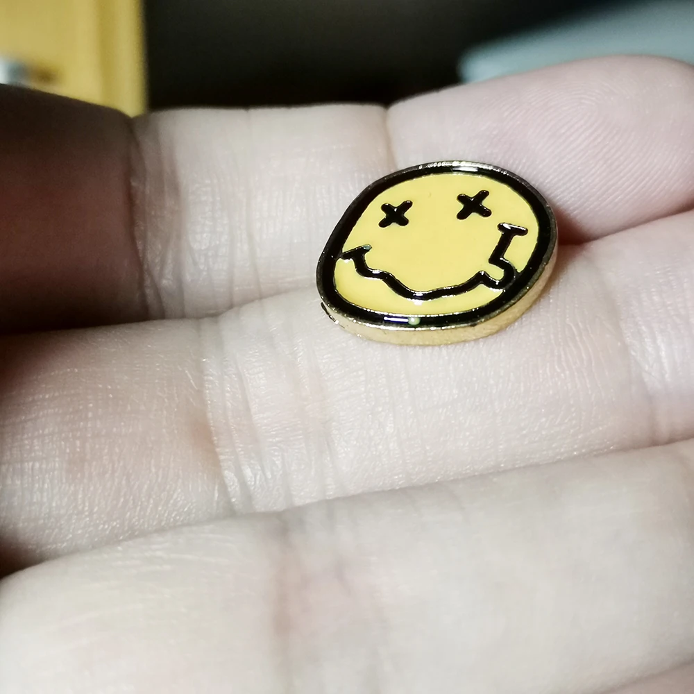 10Pcs K-Pop Lovely Yellow Smile Face Brooches for Women Student Daily Party Round Lapel Pin Alloy Badge