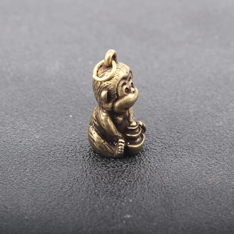 Antique Brass Monkey Holding Ingot Decoration Accessories Copper Chinese Zodiac Monkey Pendants for Keychains Craft Car Keyrings