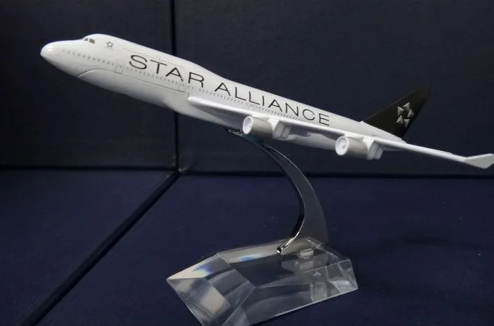 

1:400 plane model Boeing 747-400 Star Alliance aircraft B747 Metal simulation airplane model for kid toys Christmas gift