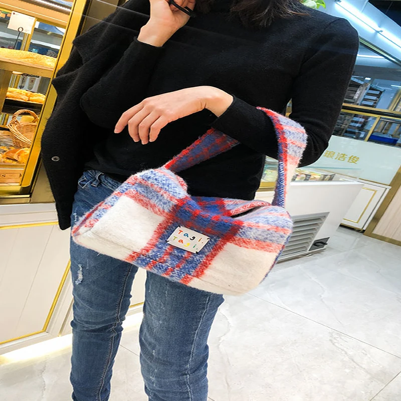 2021 ladies handbag faux fur autumn and winter fashion tote shopping bag new checkered shoulder bag top bag handle plush