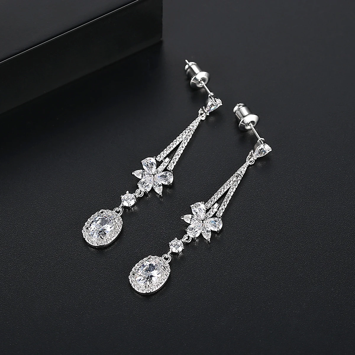 LUOTEEMI Delicated Cubic Zirconia Drop Earrings Flower Shape Fashion Dangle Dating Jewelry for Women Bridal Wedding Fashion Gift