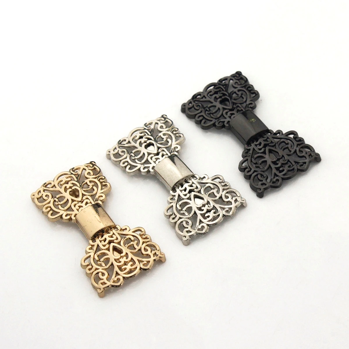 A pair of Metal Hollowed-out Bowknot Shoes Buckles Fashion Clip Clasp for DIY Shoes Bag Garment Hardware Decoration Accessories